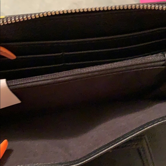 *NEW* Betsey Johnson wristlet - Picture 3 of 3